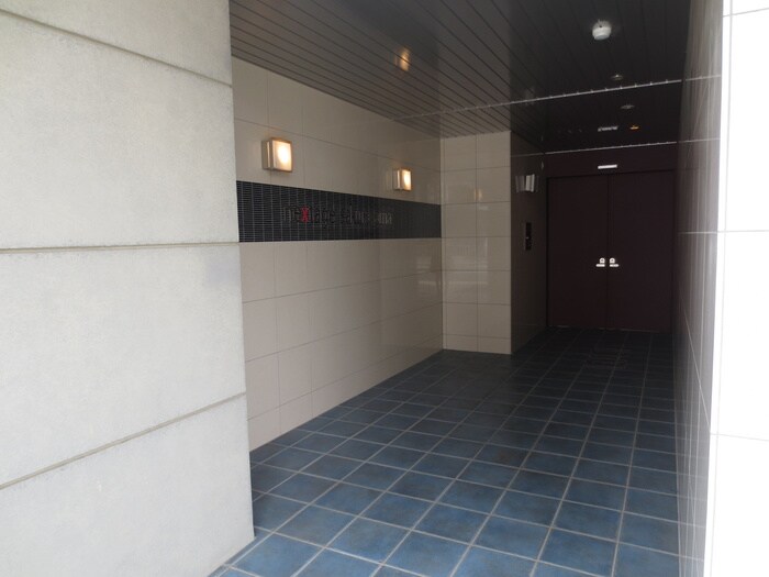 物件外観写真6　(エントランス部分)