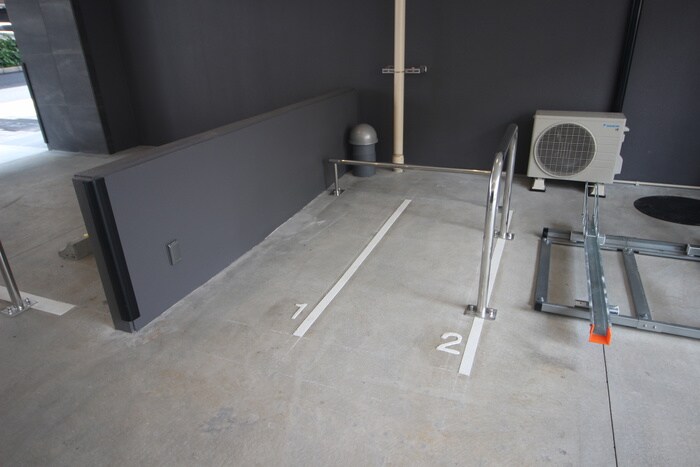 物件外観写真6　(バイク置き場)