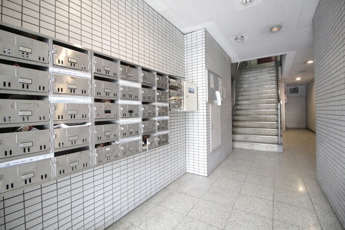 物件外観写真4　(エントランス部分)