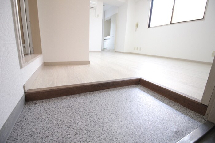 物件内観写真13　(玄関)