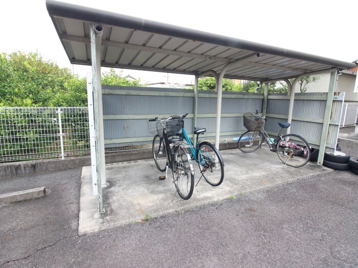 物件外観写真3　(駐輪場)