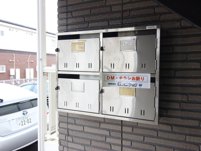 物件外観写真5　(エントランス部分)