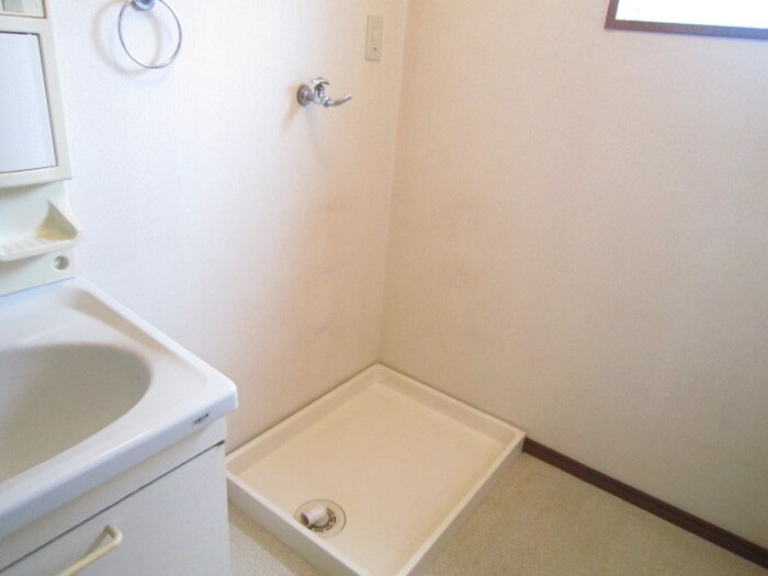 物件内観写真13　(洗濯機置場)