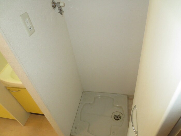 物件内観写真11　(洗濯機置場)