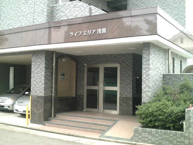 物件外観写真2　(エントランス部分)