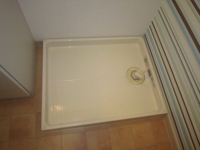 物件内観写真13　(洗濯機置場)