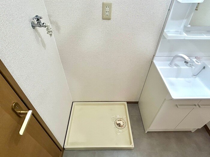 物件内観写真15　(洗濯機置場)