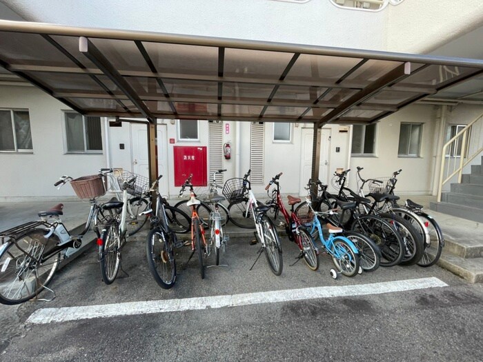 物件外観写真2　(駐輪場)