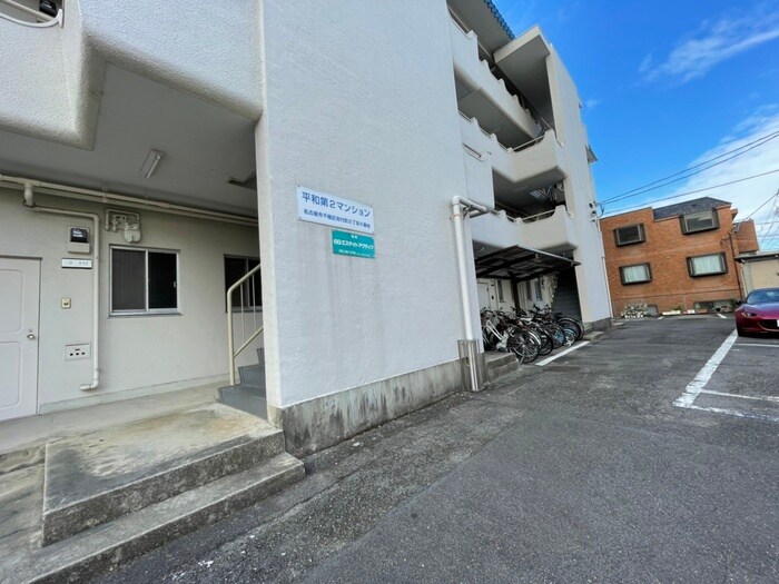 物件外観写真3　(エントランス部分)