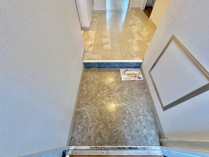 物件内観写真16　(玄関)