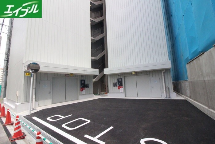 物件外観写真6　(駐車場)