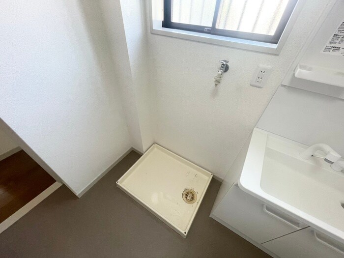 物件内観写真18　(洗濯機置場)