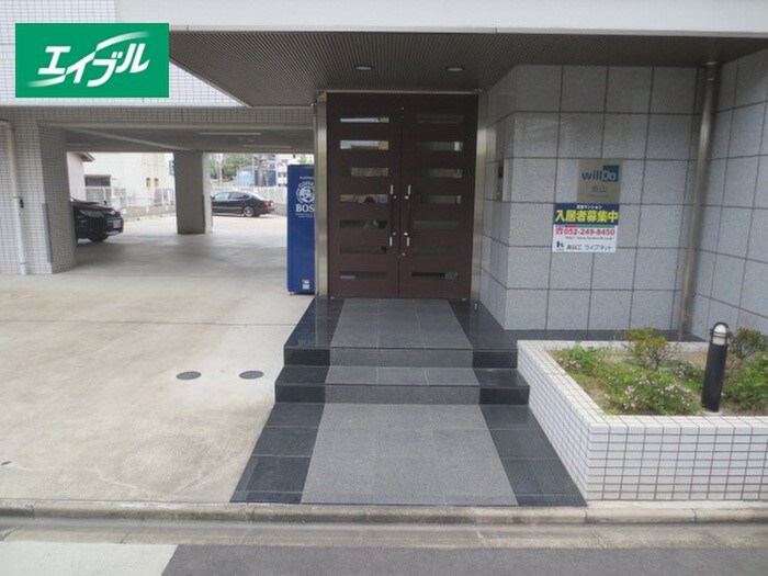 物件外観写真2　(エントランス部分)