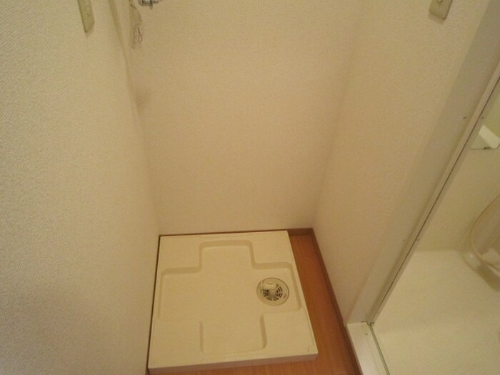 物件内観写真16　(洗濯機置場)