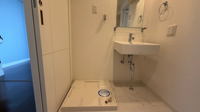 物件内観写真14　(洗濯機置場)