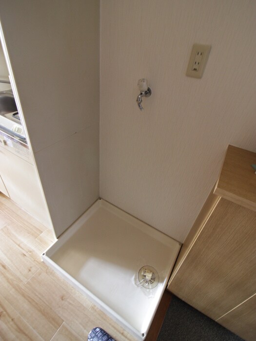 物件内観写真9　(洗濯機置場)