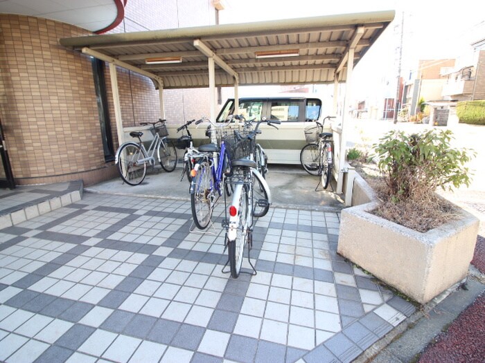 物件外観写真3　(駐輪場)