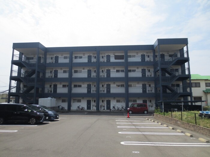 物件外観写真5　(駐車場)