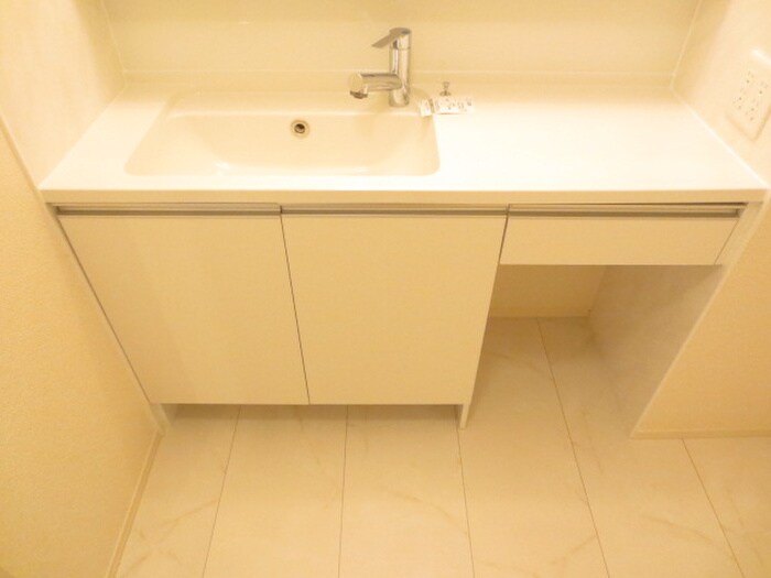 物件内観写真8　(洗面)