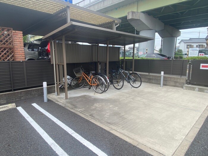 物件外観写真4　(駐輪場)