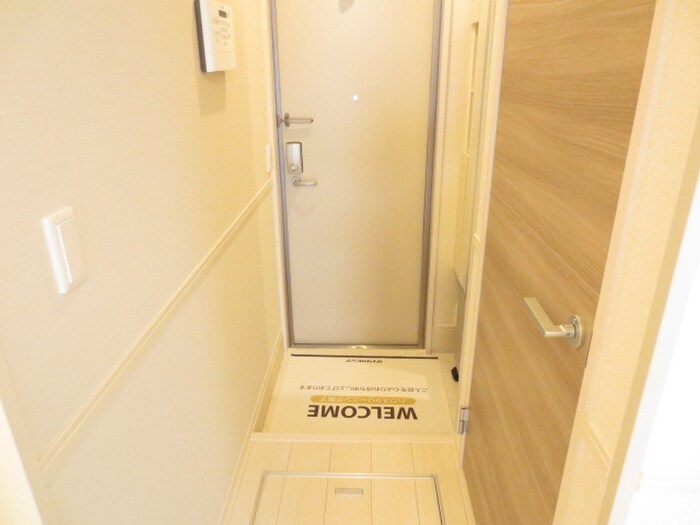 物件内観写真16　(玄関)