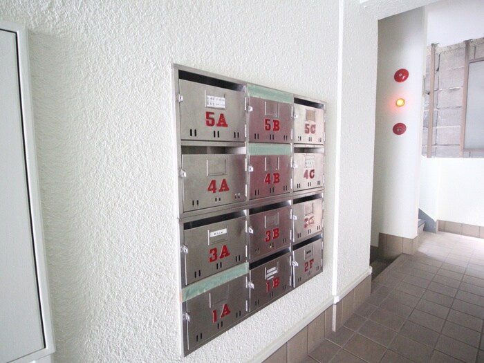 物件外観写真4　(エントランス部分)