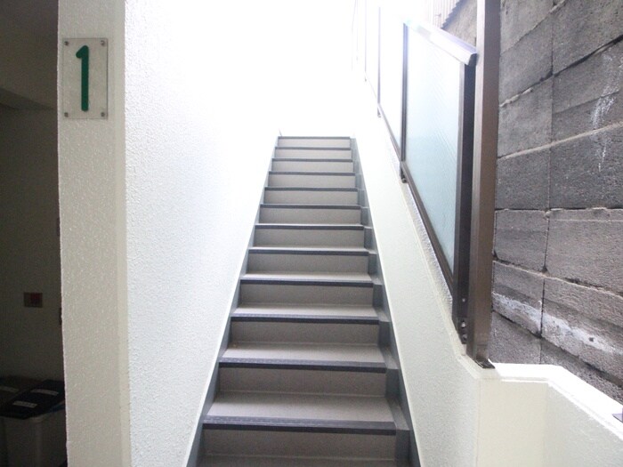 物件外観写真5　(エントランス部分)