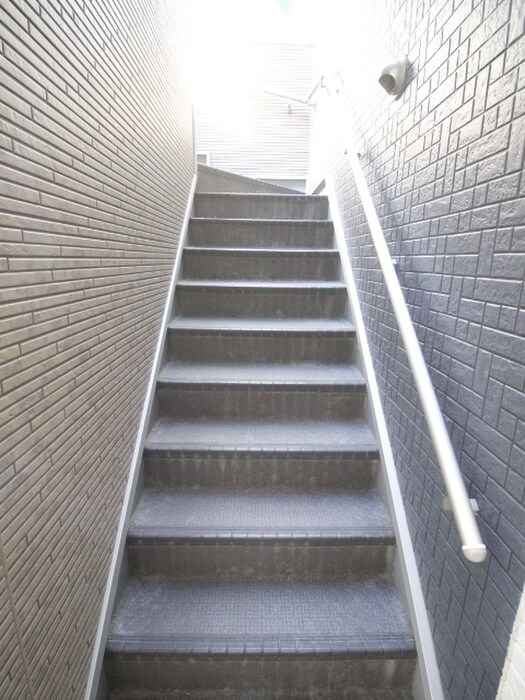 物件外観写真6　(エントランス部分)