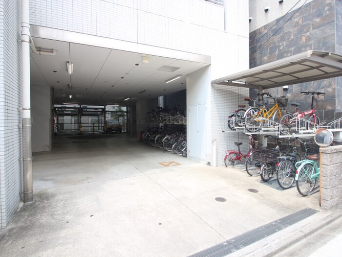 物件外観写真5　(駐車場)