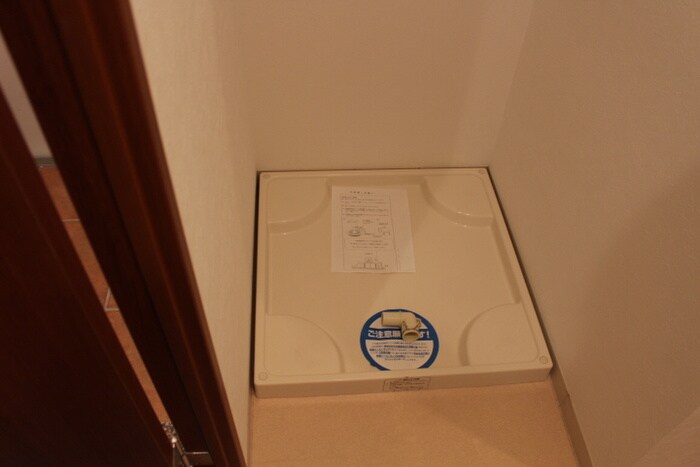 物件内観写真13　(洗濯機置場)