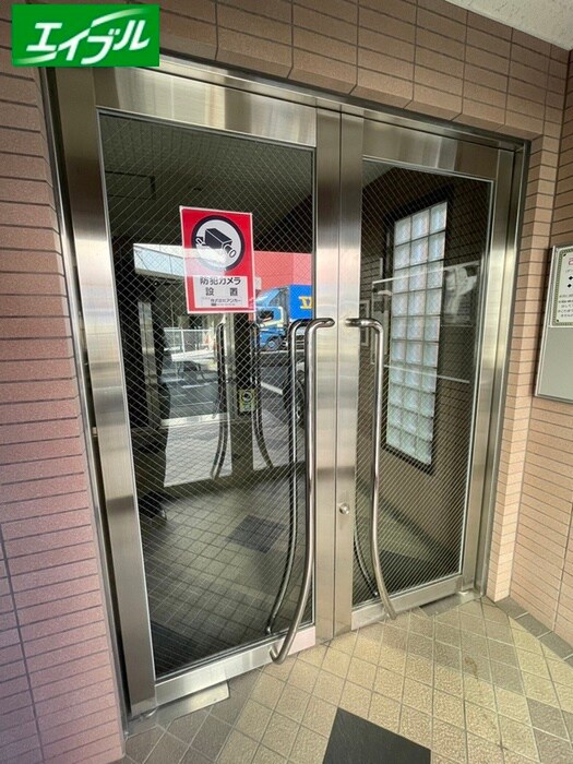 物件外観写真3　(エントランス部分)