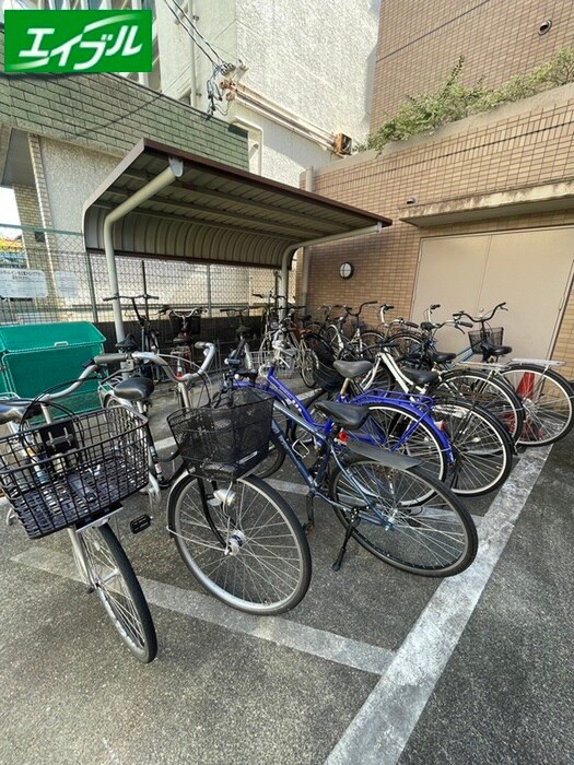 物件外観写真4　(駐輪場)