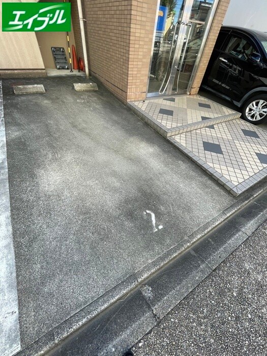 物件外観写真6　(駐車場)