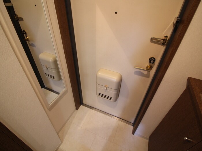 物件内観写真12　(玄関)