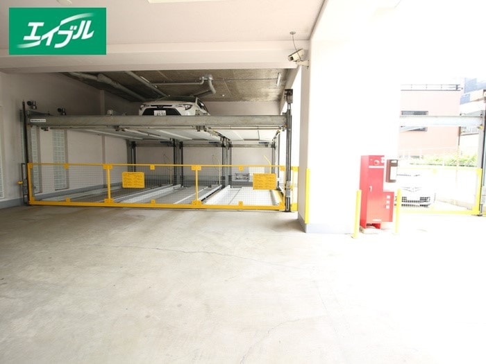 物件外観写真2　(駐車場)