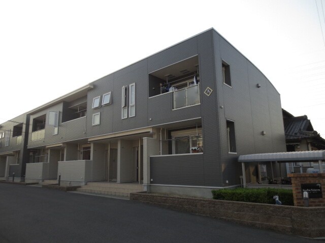 物件外観写真2　(エントランス部分)