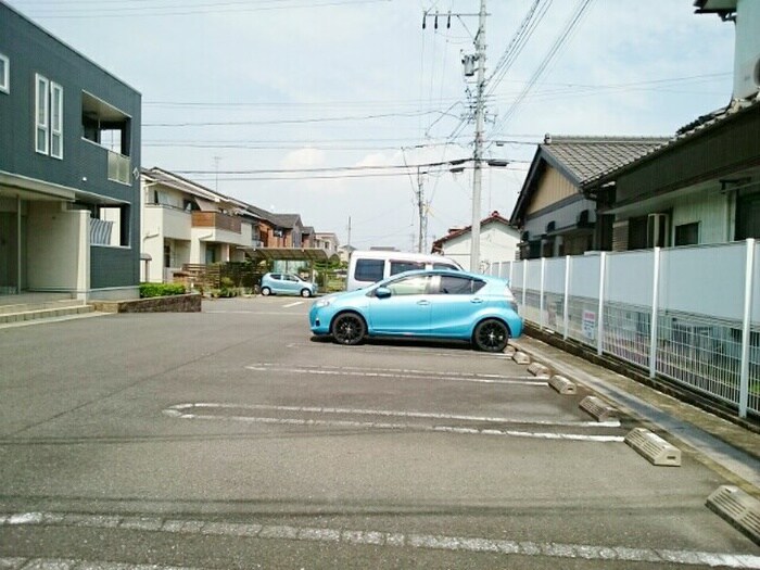 物件外観写真6　(駐車場)