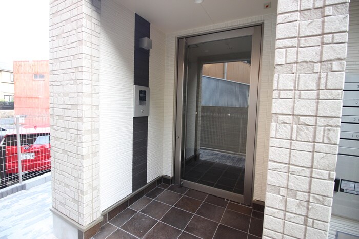 物件外観写真4　(エントランス部分)