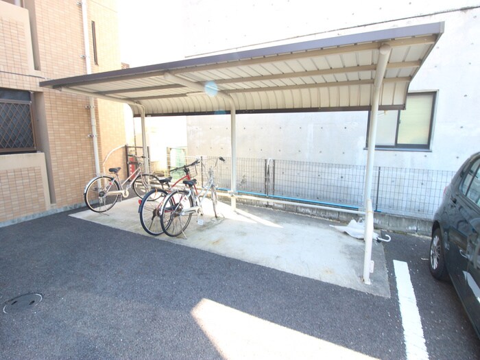 物件外観写真4　(駐輪場)
