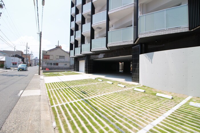 物件外観写真3　(駐車場)