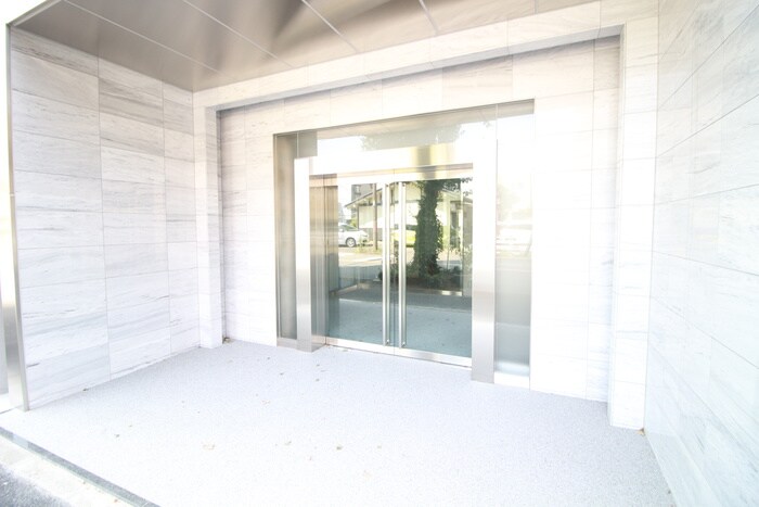 物件外観写真6　(エントランス部分)