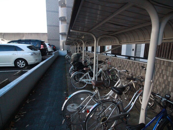 物件外観写真3　(駐輪場)