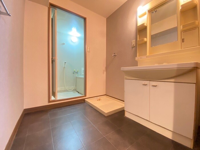 物件内観写真14　(洗濯機置場)