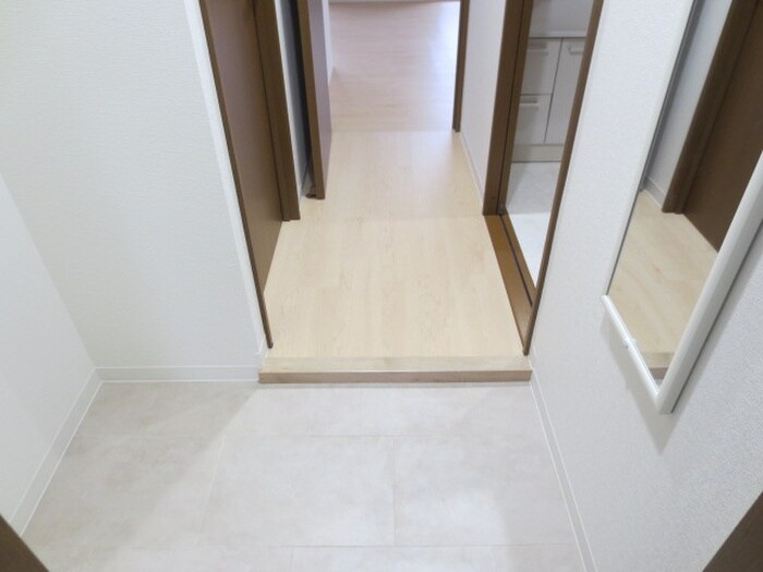物件内観写真7　(玄関)