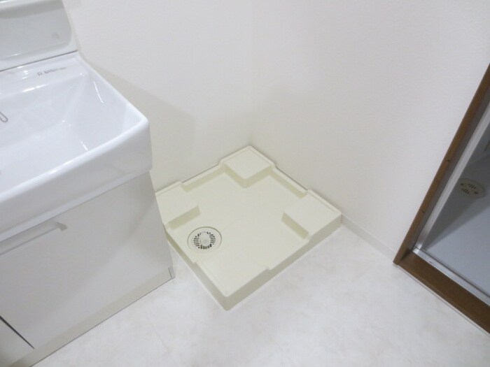 物件内観写真8　(洗濯機置場)