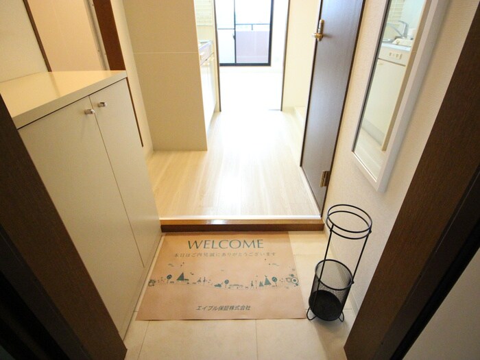 物件内観写真15　(玄関)