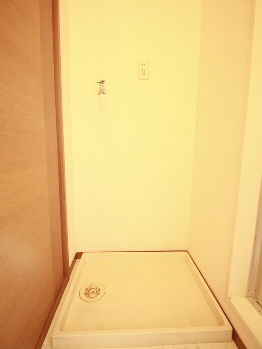 物件内観写真18　(洗濯機置場)