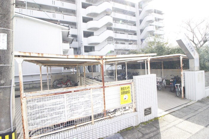 物件外観写真5　(駐輪場)