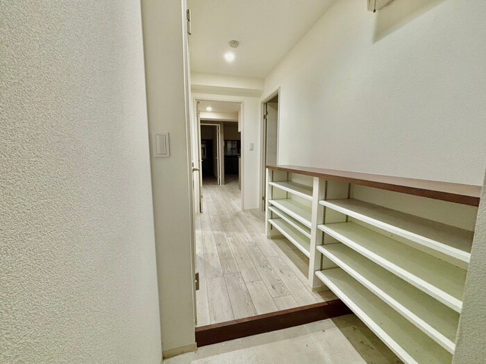 物件内観写真18　(玄関)