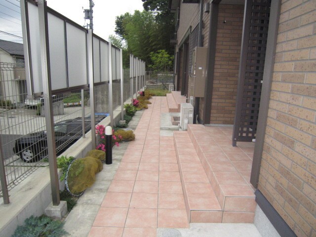 物件外観写真2　(エントランス部分)